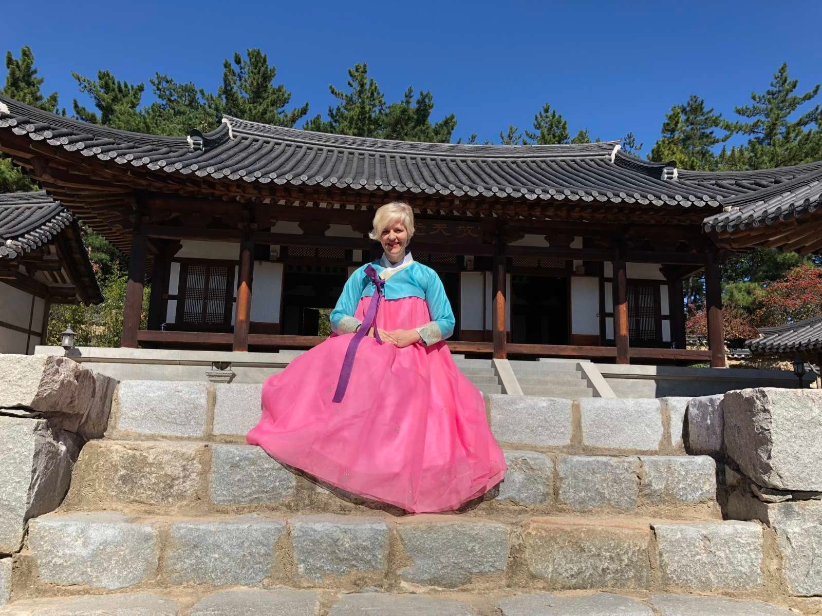 Cross-cultural communication between Korea and the world